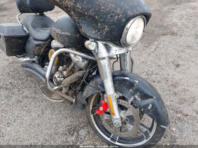 2017 Harley-Davidson Flhx Street Glide VIN: 1HD1KBC1XHB670653 Lot: 43445596