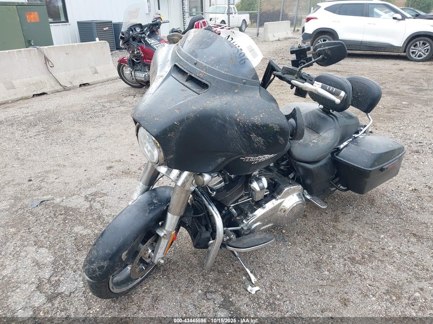 1HD1KBC1XHB670653 2017 HARLEY-DAVIDSON STREET GLIDE photo no. 2