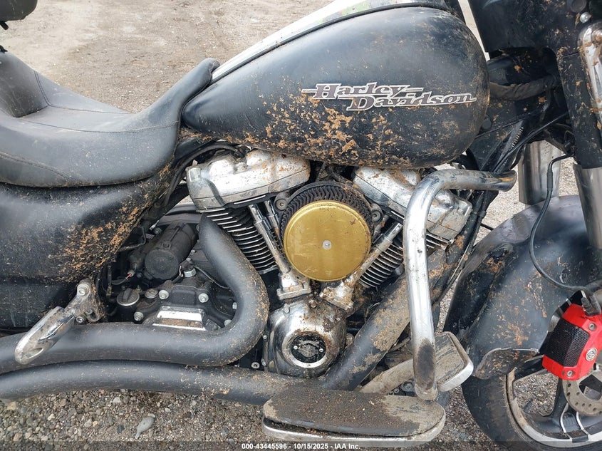 2017 Harley-Davidson Flhx Street Glide VIN: 1HD1KBC1XHB670653 Lot: 43445596