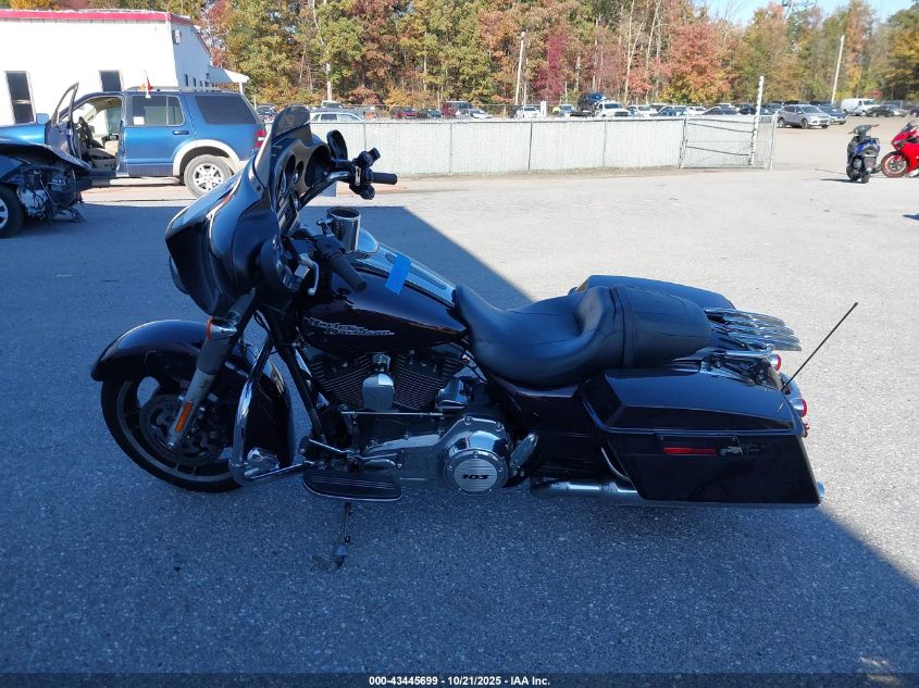 2011 Harley-Davidson Flhx VIN: 1HD1KBM16BB674916 Lot: 43445699