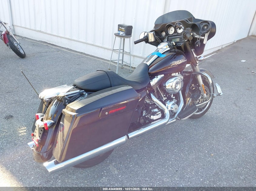 1HD1KBM16BB674916 2011 HARLEY-DAVIDSON STREET GLIDE photo no. 4