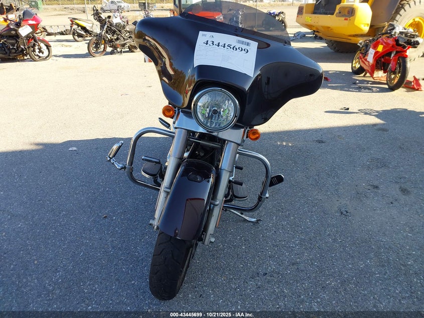1HD1KBM16BB674916 2011 HARLEY-DAVIDSON STREET GLIDE photo no. 5