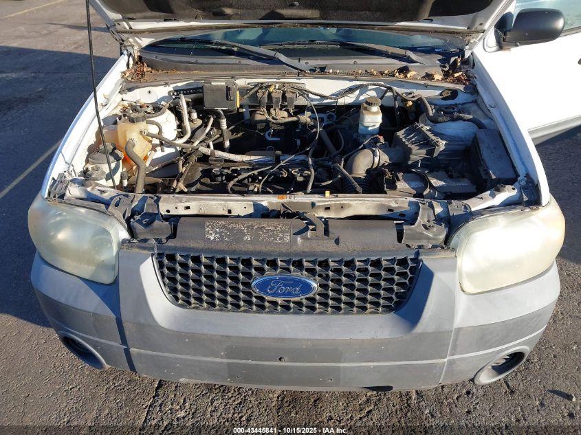 2005 Ford Escape Xls VIN: 1FMYU02Z15KA38119 Lot: 43445841