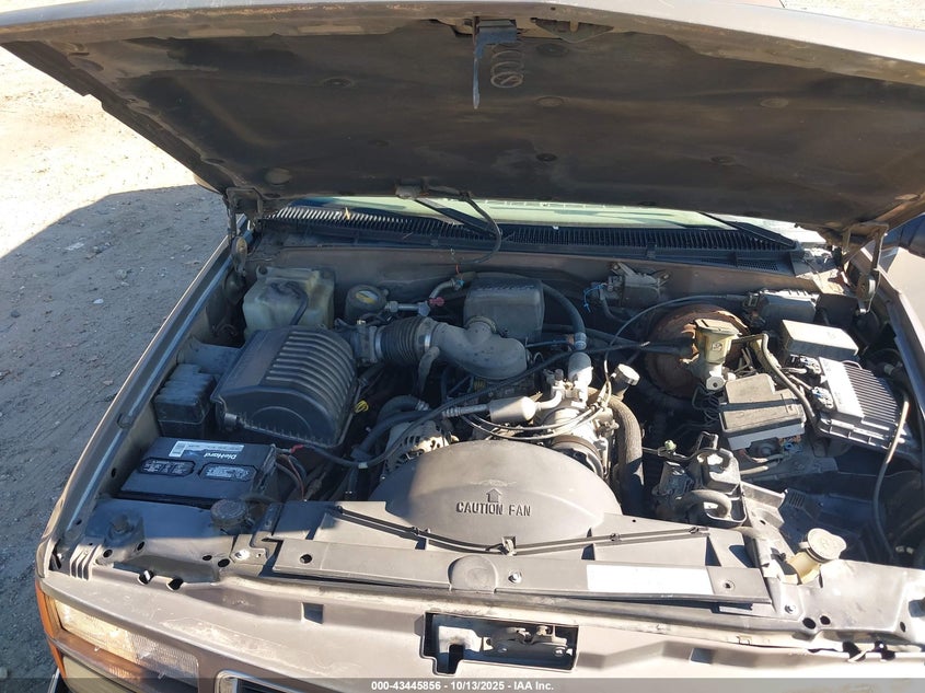 1998 GMC Yukon Slt VIN: 1GKEC13R2WJ700784 Lot: 43445856