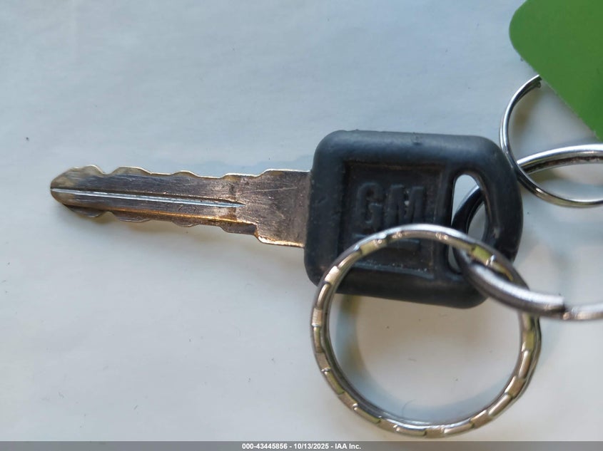 1998 GMC Yukon Slt VIN: 1GKEC13R2WJ700784 Lot: 43445856