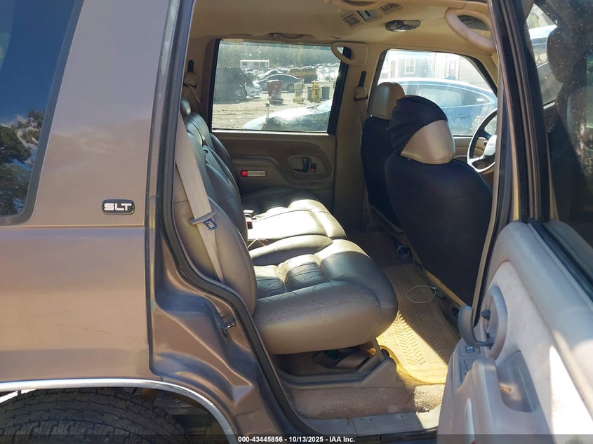 1998 GMC Yukon Slt VIN: 1GKEC13R2WJ700784 Lot: 43445856