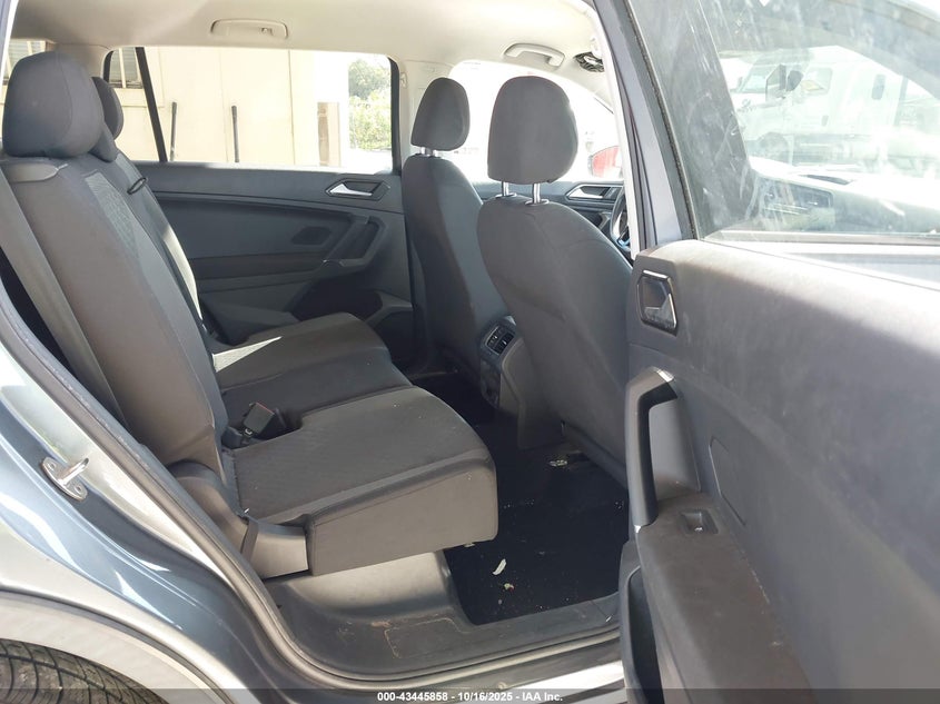 2018 VOLKSWAGEN TIGUAN 2.0T S 3VV1B7AX2JM009656