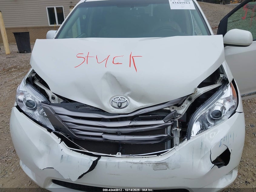 2017 TOYOTA SIENNA XLE PREMIUM 8 PASSENGER 5TDYZ3DC4HS798039