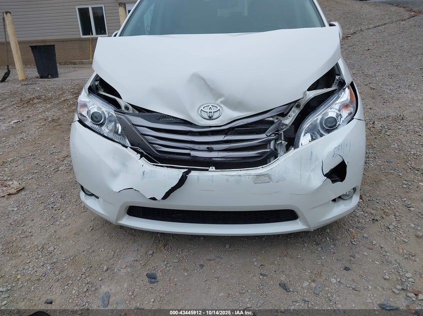 2017 TOYOTA SIENNA XLE PREMIUM 8 PASSENGER 5TDYZ3DC4HS798039