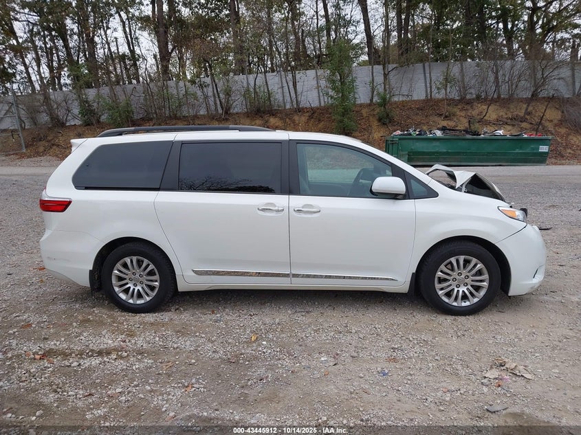 2017 TOYOTA SIENNA XLE PREMIUM 8 PASSENGER 5TDYZ3DC4HS798039
