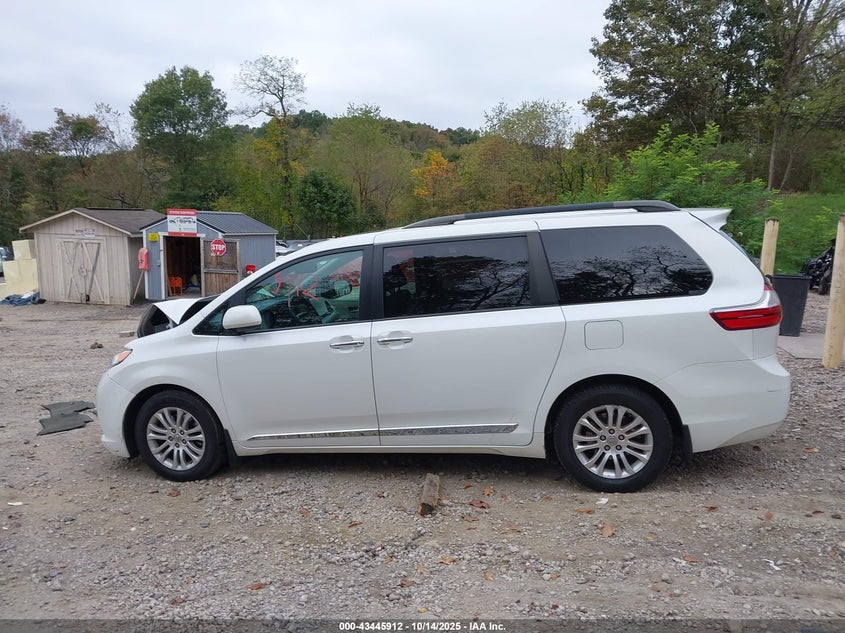 2017 TOYOTA SIENNA XLE PREMIUM 8 PASSENGER 5TDYZ3DC4HS798039