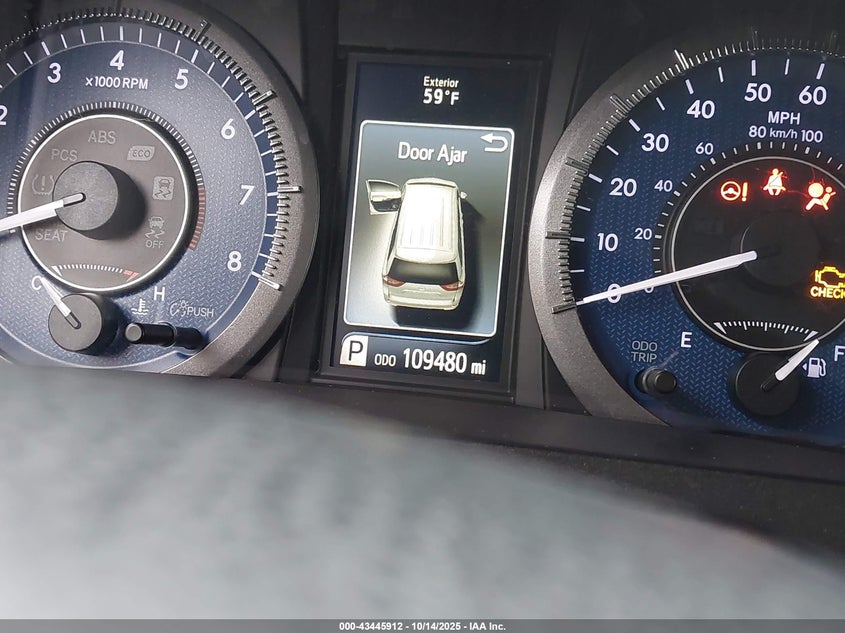 2017 TOYOTA SIENNA XLE PREMIUM 8 PASSENGER 5TDYZ3DC4HS798039