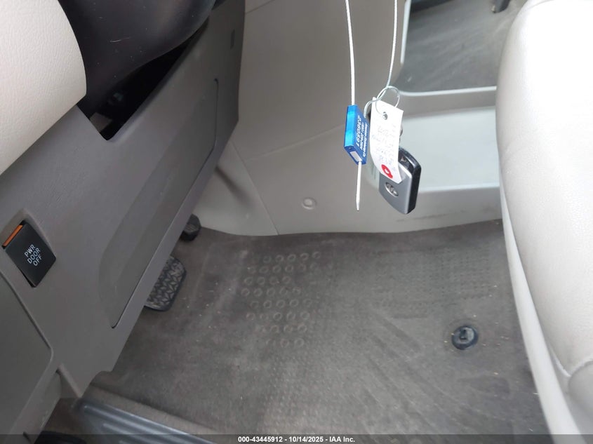 2017 TOYOTA SIENNA XLE PREMIUM 8 PASSENGER 5TDYZ3DC4HS798039