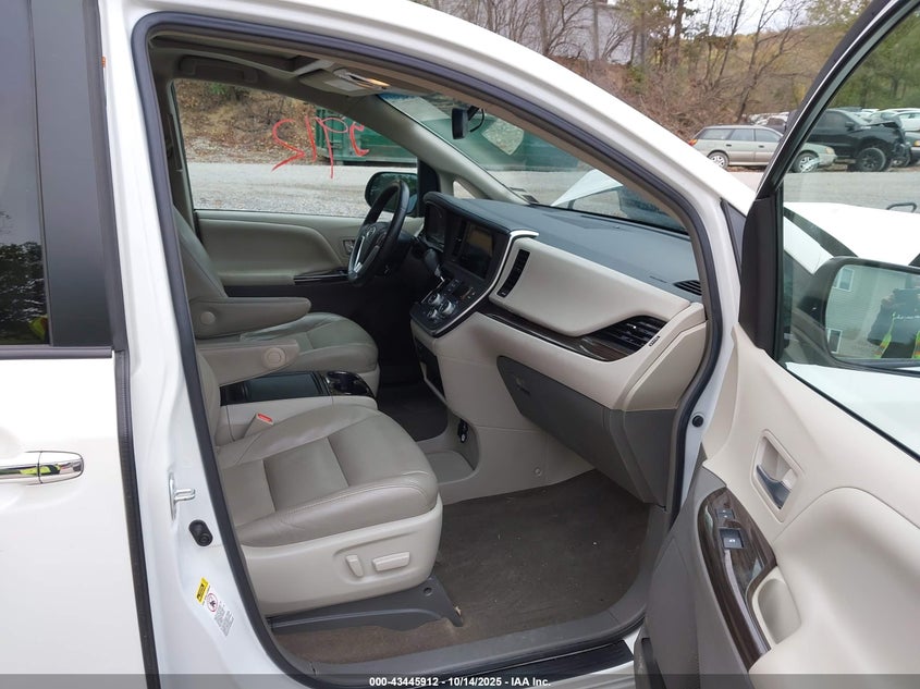 2017 TOYOTA SIENNA XLE PREMIUM 8 PASSENGER 5TDYZ3DC4HS798039