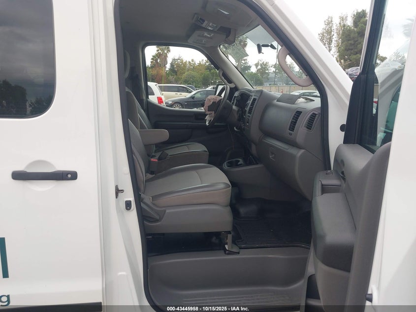 2014 NISSAN NV PASSENGER NV3500 HD auction photo 5
