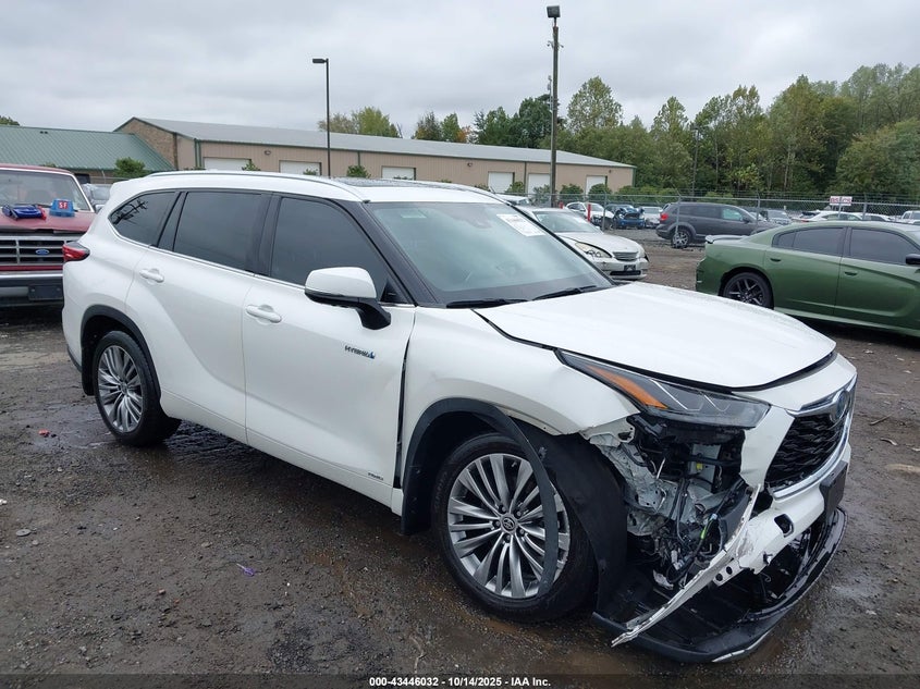 TOYOTA HIGHLANDER HYBRID PLATINUM
