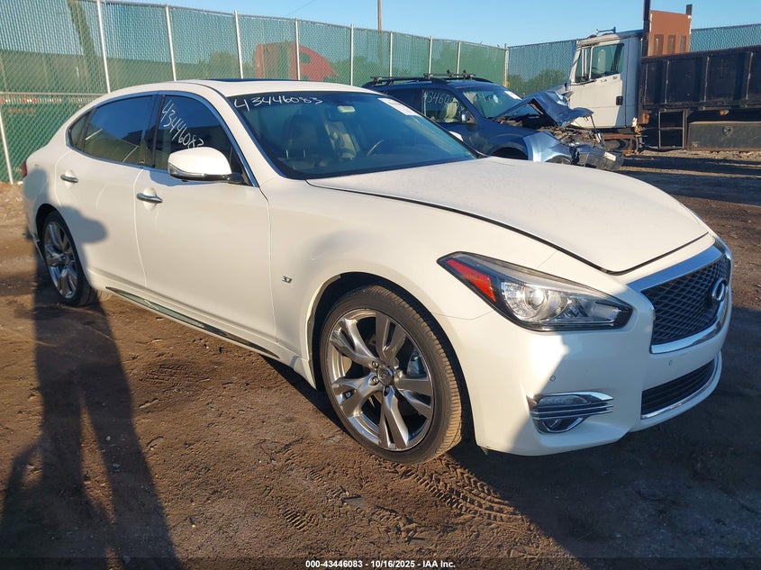 INFINITI Q70 3.7 LUXE