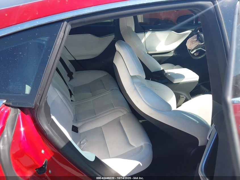 2018 Tesla Model S 100D/75D/P100D VIN: 5YJSA1E2XJF243839 Lot: 43446220