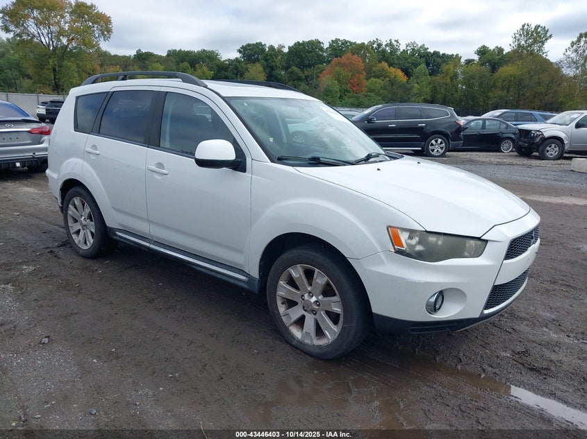 MITSUBISHI OUTLANDER SE