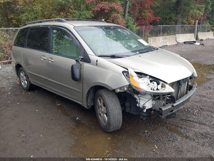 TOYOTA SIENNA LE