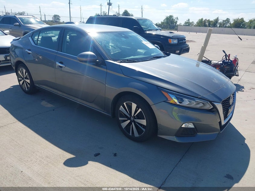 NISSAN ALTIMA SV FWD