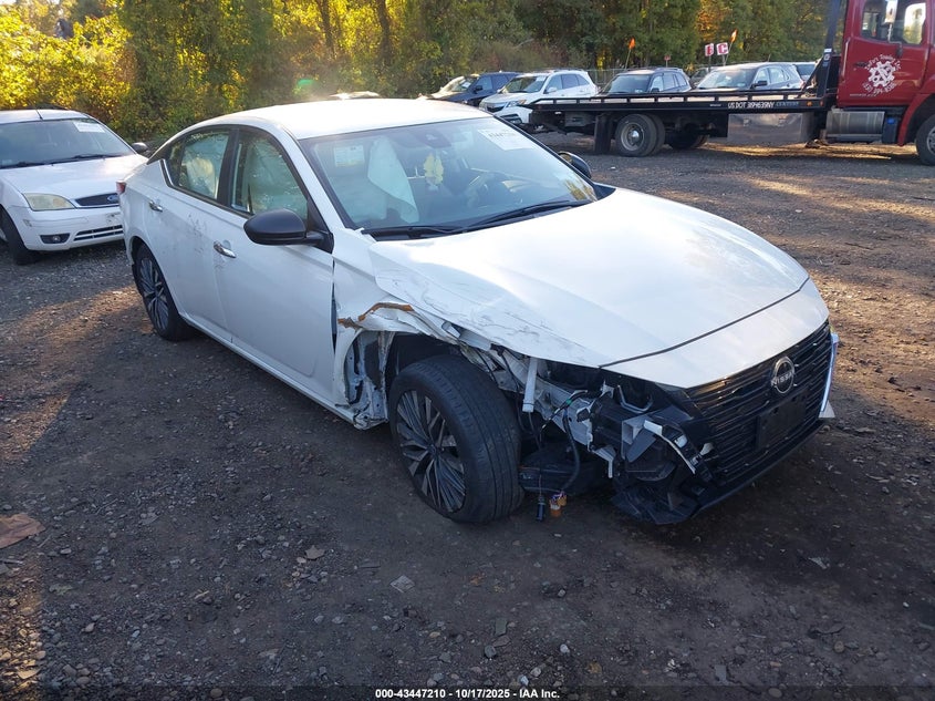 NISSAN ALTIMA SV FWD