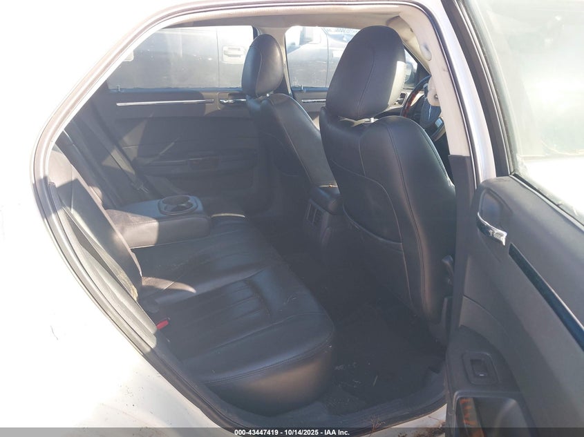 2009 Chrysler 300C Hemi VIN: 2C3KA63T69H587784 Lot: 43447419