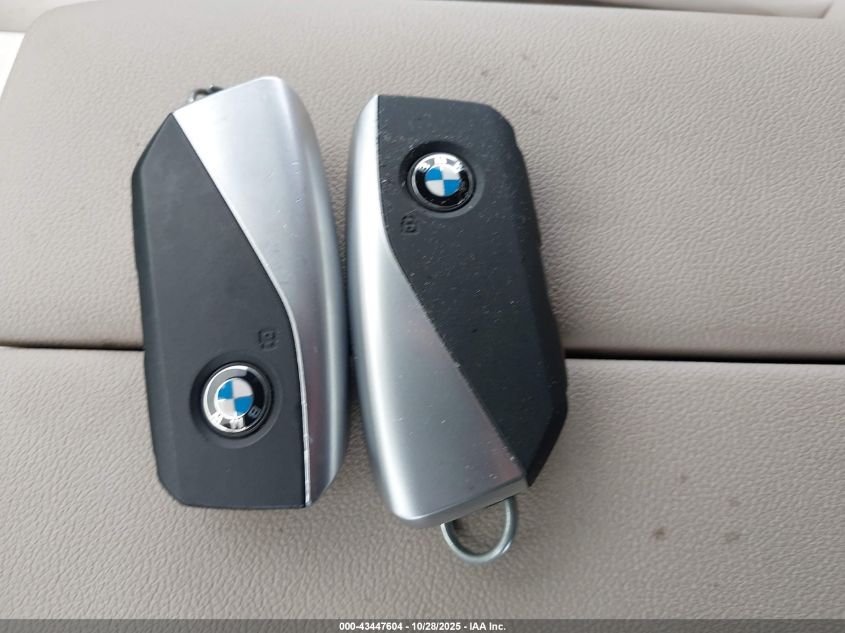 2025 BMW Ix xDrive50 VIN: WB523CF03SCU67273 Lot: 43447604