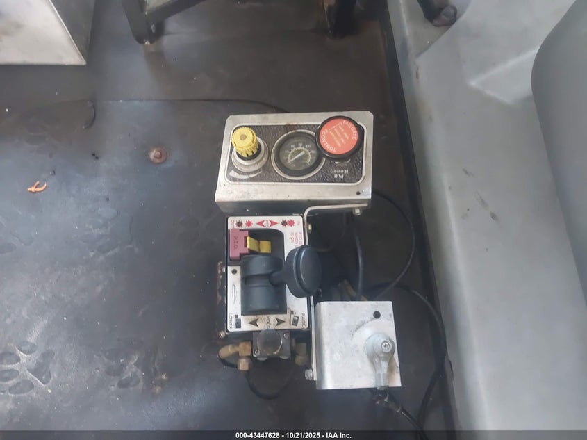 1M1AW09Y9GM054220 2016   photo no. 12