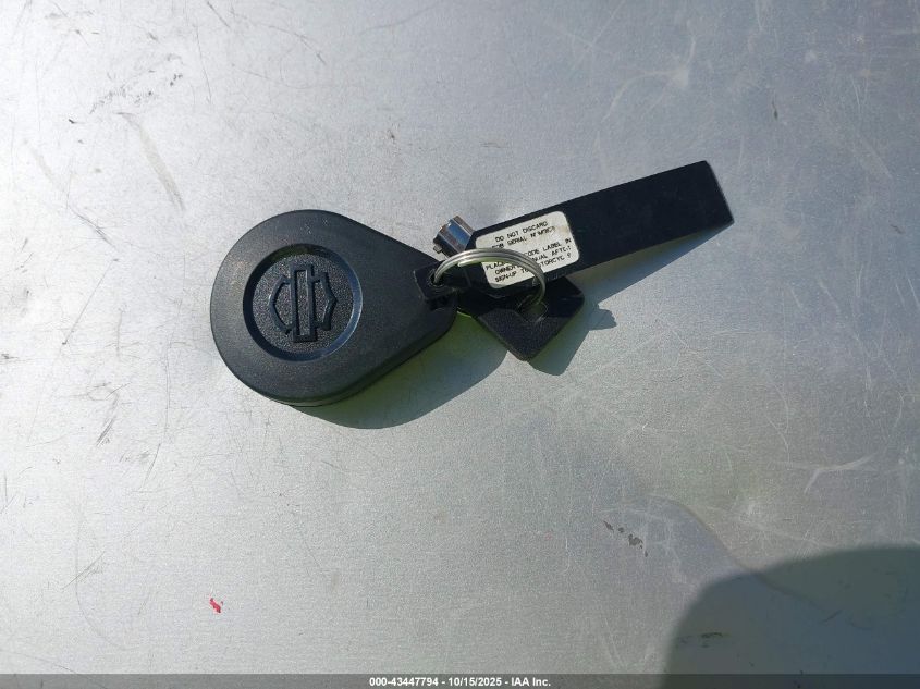 2017 Harley-Davidson Flhtcutg Tri Glide Ultra VIN: 1HD1MAD10HB852381 Lot: 43447794