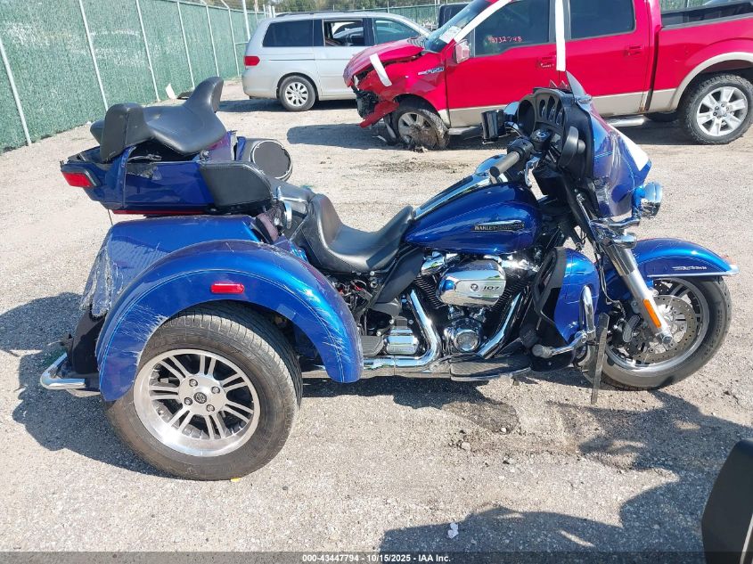 2017 Harley-Davidson Flhtcutg Tri Glide Ultra VIN: 1HD1MAD10HB852381 Lot: 43447794