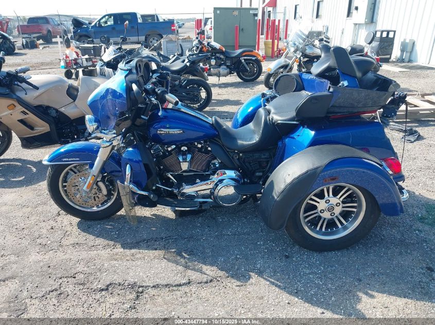 2017 Harley-Davidson Flhtcutg Tri Glide Ultra VIN: 1HD1MAD10HB852381 Lot: 43447794