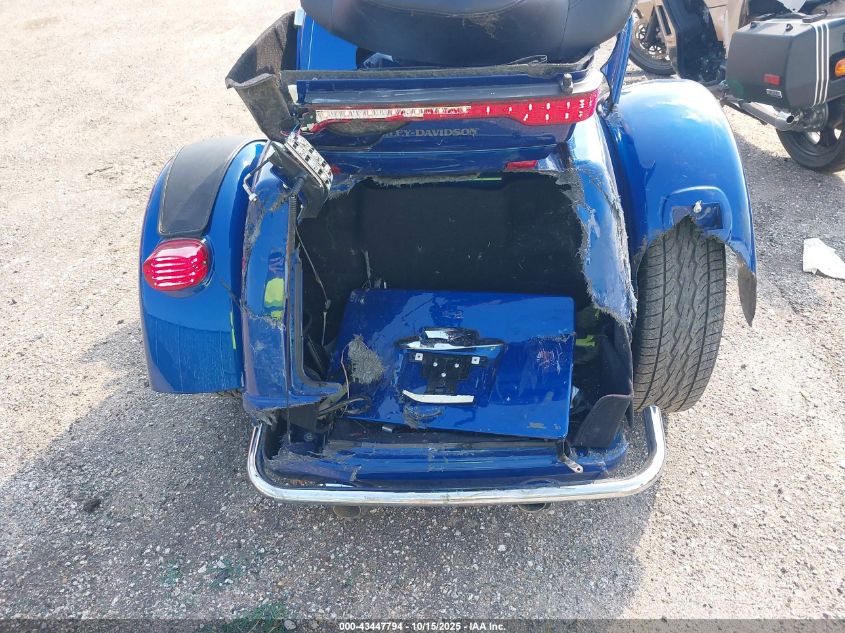 2017 Harley-Davidson Flhtcutg Tri Glide Ultra VIN: 1HD1MAD10HB852381 Lot: 43447794