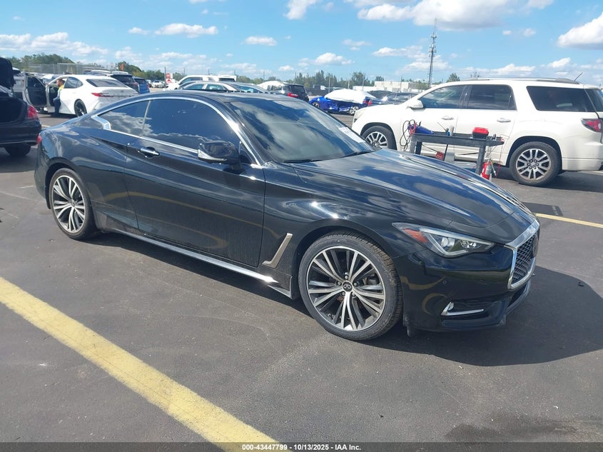 INFINITI Q60 LUXE AWD