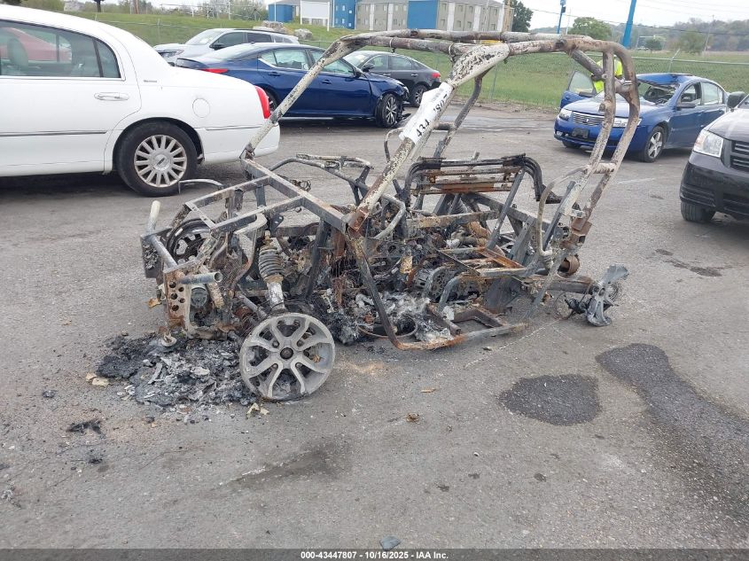 2015 Can-Am Commander 800R/800R Dps