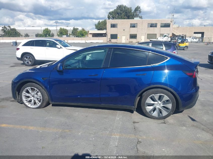 2021 Tesla Model Y Long Range Dual Motor All-Wheel Drive VIN: 5YJYGDEE9MF263895 Lot: 43448161