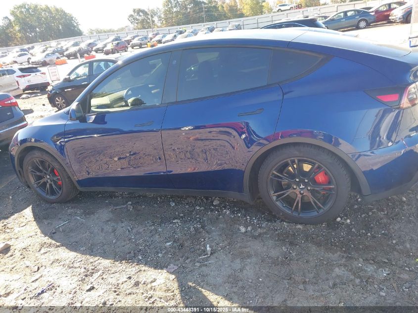 2022 Tesla Model Y Performance Dual Motor All-Wheel Drive VIN: 7SAYGDEF7NF374796 Lot: 43448391