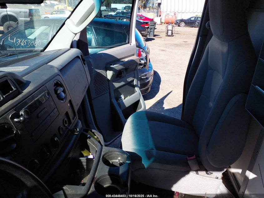 1FDWE3F63KDC27425 2019 FORD ECONOLINE photo no. 6