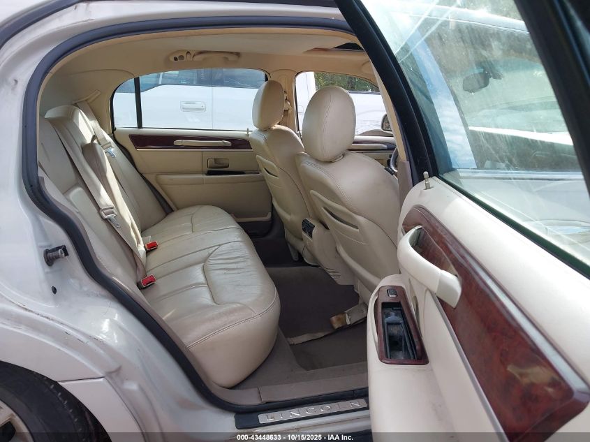 2005 Lincoln Town Car VIN: 1LNHM82W25Y667065 Lot: 43448633