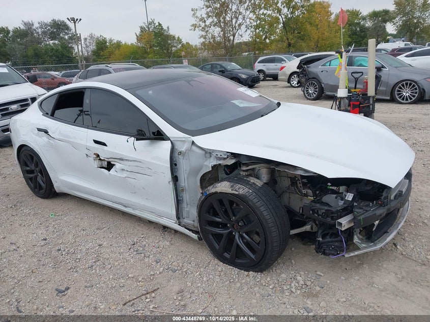 TESLA MODEL S DUAL MOTOR ALL-WHEEL DRIVE/STANDARD RANGE