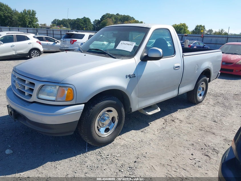 1FTRF17202NB02665 2002 FORD F-150 photo no. 2