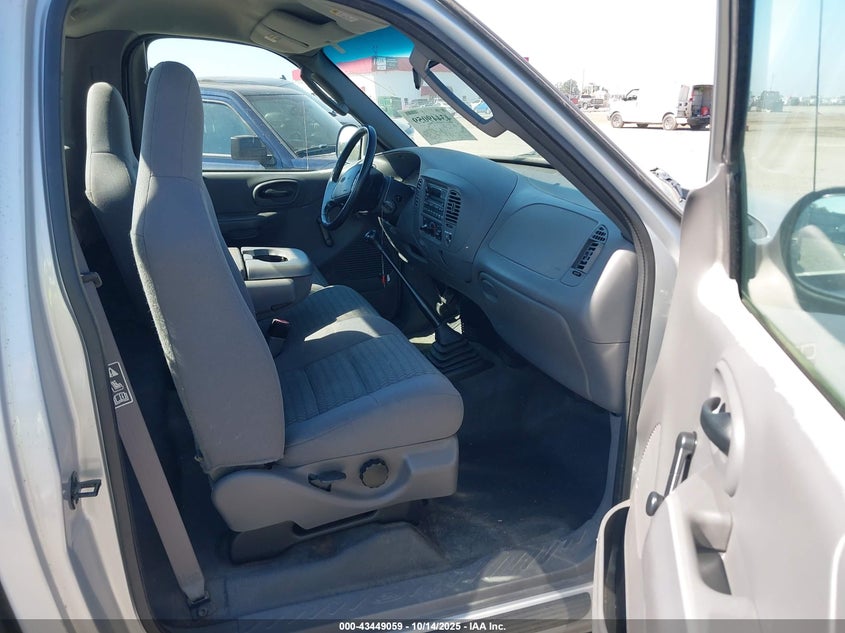 1FTRF17202NB02665 2002 FORD F-150 photo no. 5