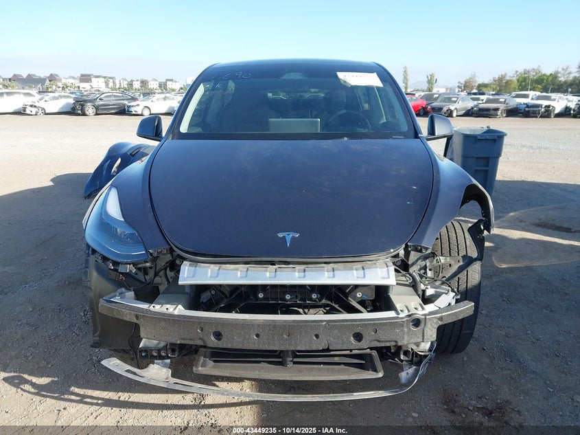 2024 Tesla Model Y Long Range Dual Motor All-Wheel Drive/Rwd VIN: 7SAYGDED9RF186690 Lot: 43449235