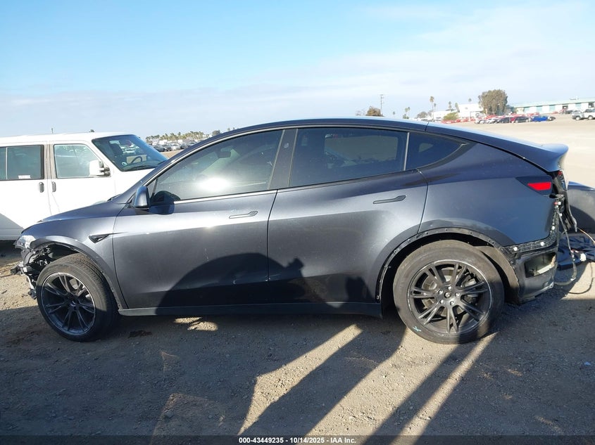 2024 Tesla Model Y Long Range Dual Motor All-Wheel Drive/Rwd VIN: 7SAYGDED9RF186690 Lot: 43449235