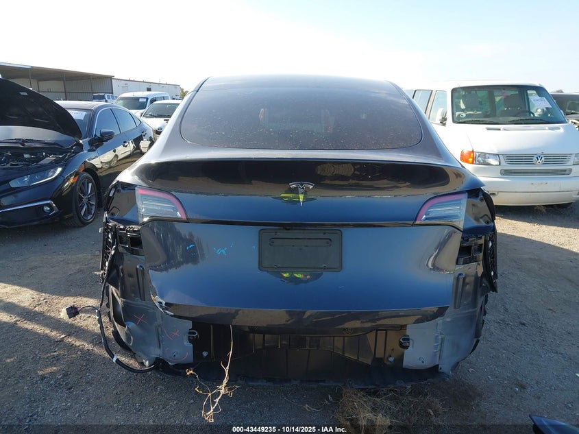 2024 Tesla Model Y Long Range Dual Motor All-Wheel Drive/Rwd VIN: 7SAYGDED9RF186690 Lot: 43449235
