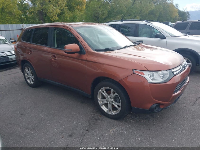 MITSUBISHI OUTLANDER SE