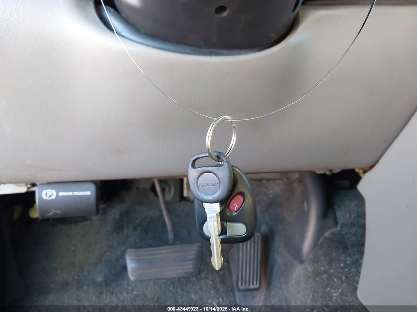 2001 Chevrolet Tahoe Ls VIN: 1GNEC13T61R141944 Lot: 43449923