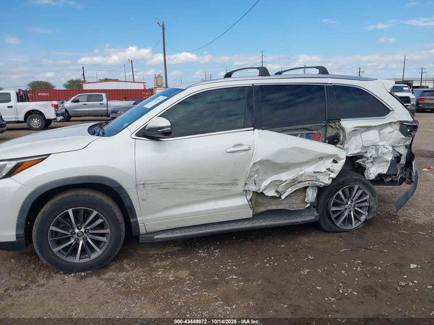 2017 TOYOTA HIGHLANDER auction photo 6