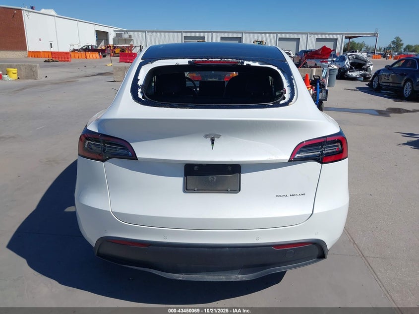 2022 Tesla Model Y Long Range Dual Motor All-Wheel Drive VIN: 7SAYGDEE2NF356956 Lot: 43450069