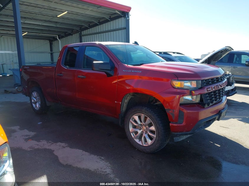 CHEVROLET SILVERADO 1500 4WD STANDARD BED CUSTOM